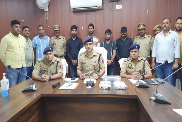 Chandauli News: माइक्रो फाइनेंस कंपनी के कर्मचारी की मुखबिरी पर हुई थी कंपनी के एजेंट से लूट, पुलिस ने किया सनसनीखेज खुलासा.