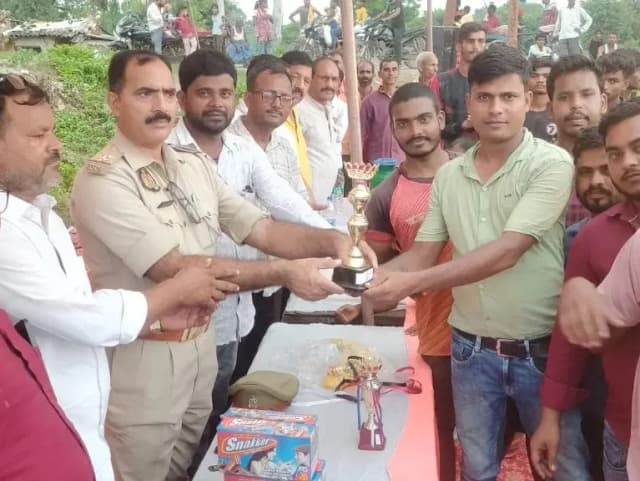 Sonbhadra News: नाग पंचमी के अवसर पर खेलकूद प्रतियोगिता का हुआ भव्य आयोजन, चोपन गांव स्थित प्रतियोगिता स्थल पर उमड़ा जनसैलाब.