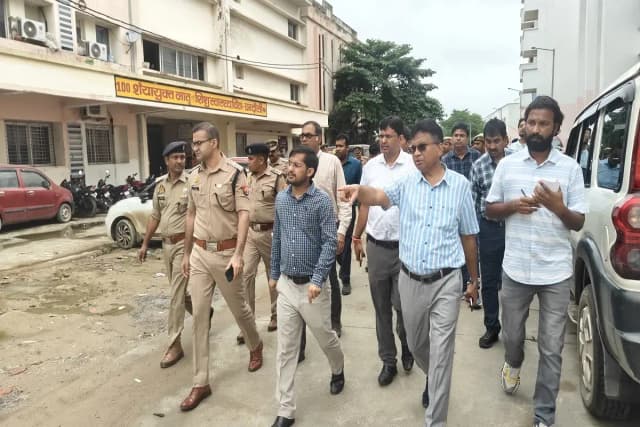 Chandauli News: गुरुवार को सीएम योगी का जनपद दौरा, डीएम एसपी ने अधिकारियों संग तैयारियों को दिया अंतिम रूप.