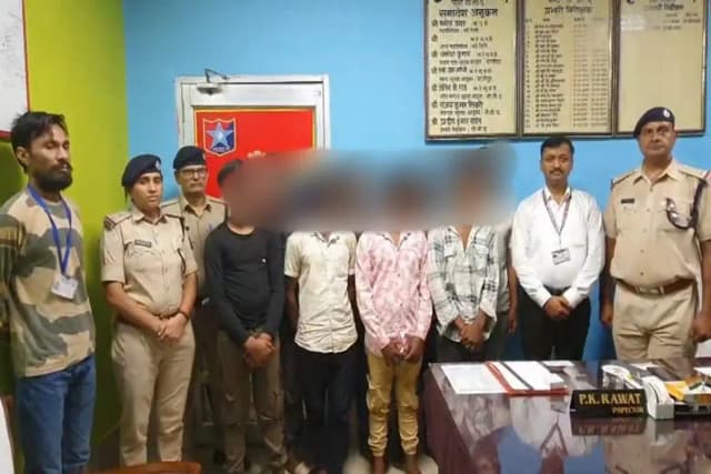 Chandauli News: आठ नाबालिगों को डीडीयू जंक्शन पर किया गया रेस्क्यू.
