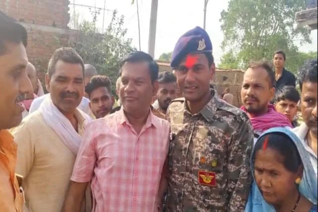 Chandauli News: मां भारती की रक्षा के लिए जवान सीमा की ओर हो रहे रवाना, भावुक क्षणों में लगे भारत माता की जय, वंदे मातरम के नारे.