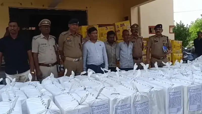 Sonbhadra News: 3.5 करोड़ की नशीली सिरप की खेप पर पुलिस का सिंकजा, गाजियाबाद से झारखंड जा रही थी 1.19 लाख शीशियों की खेप.