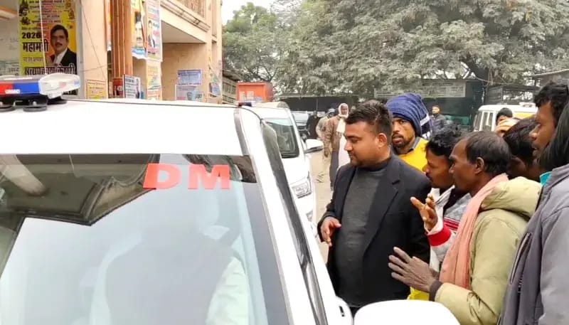 Chandauli News: कड़ाके की ठंड में 50 किमी दूर से पहुंचे वनवासी, सम्पूर्ण समाधान दिवस में डीएम से लगाई गुहार
