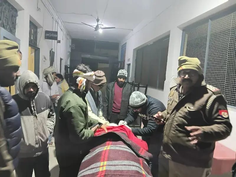 Chandauli News: जनपद में खत्म हुआ पुलिस का इकबाल, बढ़ा क्राइम का ग्राफ, युवक पर चाकू से हमला, हालत गंभीर.
