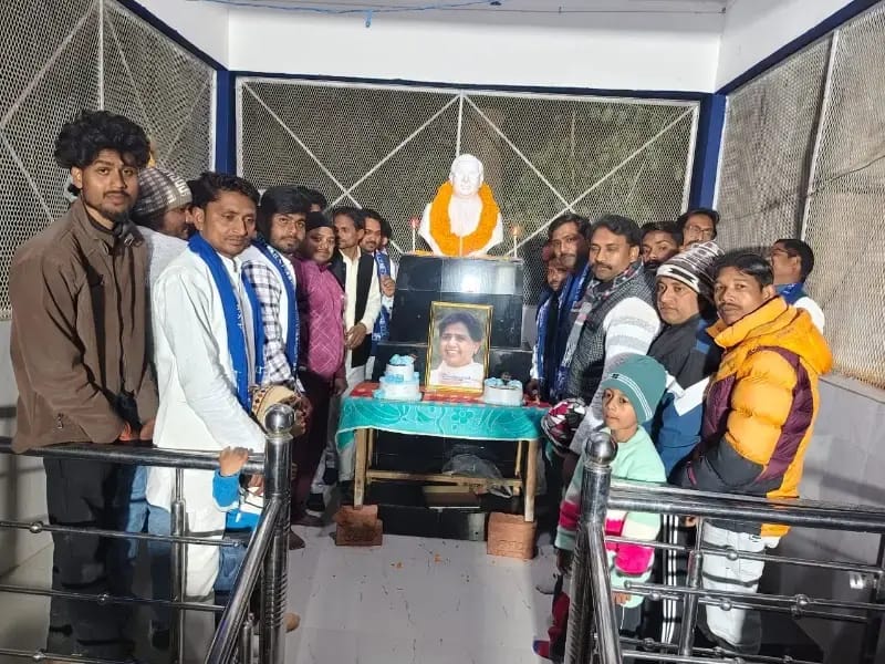 Sonbhadra News: मायावती का 70वां जन्मदिन खैरटिया में धूमधाम से मनाया गया, कार्यकर्ताओं ने उनकी लंबी उम्र की कामना की. 