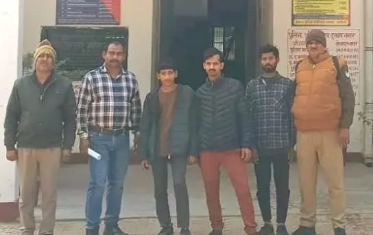 Chandauli News: चोरी की घटनाओं का खुलासा, तीन शातिर चोर गिरफ्तार, नकदी व जेवर बरामद.