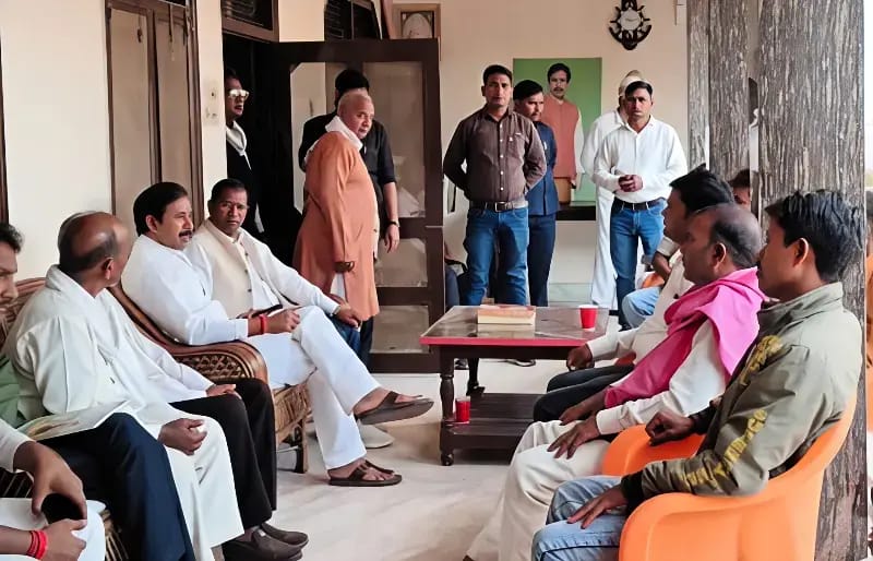 Chandauli News: अनिल राजभर का बयान, सभी भारतीयों की सुरक्षित वापसी होंगी सुनिश्चित.

