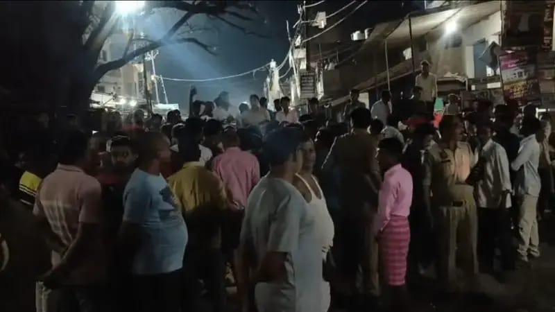 Sonbhadra News: रामगढ़ बाजार में 11 वर्षीय बालक की गला रेतकर हत्या, सड़क जाम.
