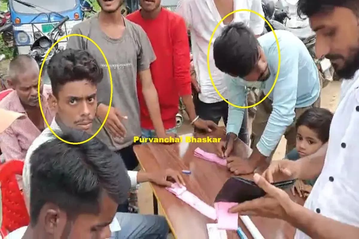 Chandauli News: बाहर से आ रहे सैलानियों से जंगल की जमीन में स्टैंड बनाकर अवैध वसूली.
