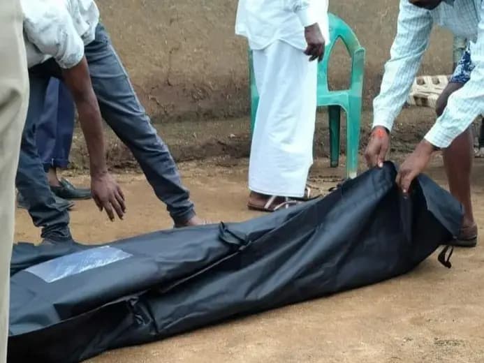 Sonbhadra News: प्रेम विवाह का दुःखद अंत, संदिग्ध परिस्थिति में युवती ने की आत्महत्या, जांच में जुटी पुलिस.