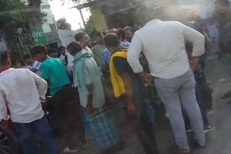 Chandauli News: भाई को राखी बांधकर लौट रही बहन हुई हादसे का शिकार, ट्रामा सेंटर रेफर.