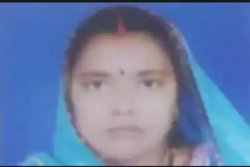 Chandauli News: बाइक की आमने-सामने टक्कर में महिला की मौत.