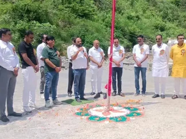 Sonbhadra News: आजादी के रंग में रंगा दिखा श्री महादेव इंटरप्राइजेज फर्म, स्वतंत्रता दिवस की 79 वीं वर्षगांठ को धूमधाम से मनाया.