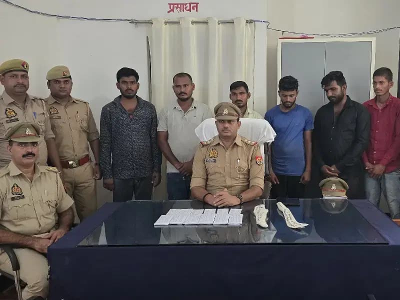 Sonbhadra News: डकैती की योजना बना रहे आधा दर्जन आरोपी चाकू-चापड़ के साथ चढ़े पुलिस के हत्थे.