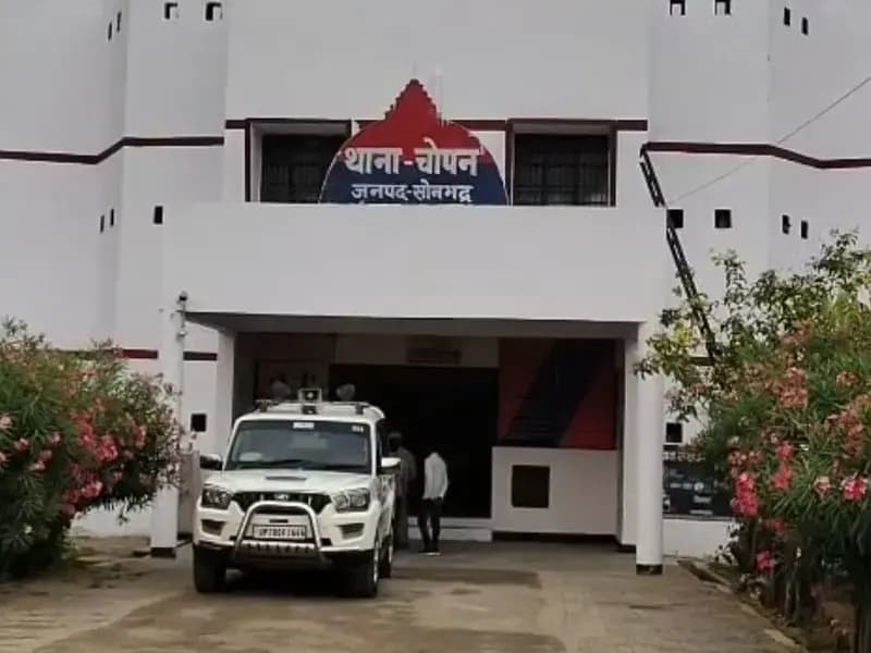 Sonbhadra News: ज़मीन के लालच में फ़र्ज़ीवाड़ा, पैतृक संपत्ति हड़पने का मामला.