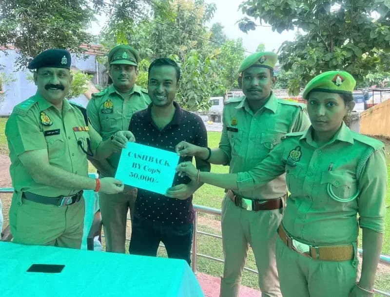 Sonbhadra News: सोनभद्र पुलिस ने 50 हजार रुपये कराए वापस, 95 हजार जल्द मिलेंगे.