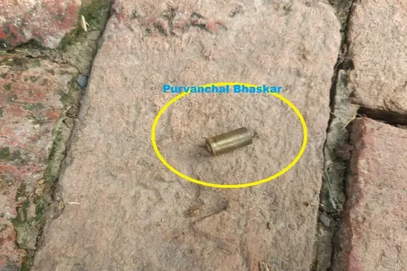Chandauli News: जिले में खत्म हो रहा है पुलिस का इकबाल, ज़मीनी विवाद में खुलेआम फायरिंग, वृद्ध को लगी गोली.