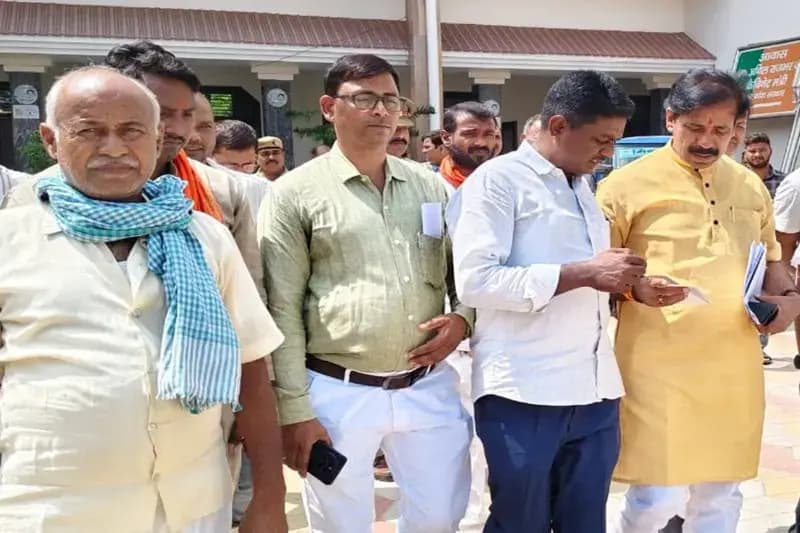 Chandauli News: कैबिनेट मंत्री अनिल राजभर ने दिए निर्देश, देवी-देवताओं के मंदिर का हो बेहतर प्रबंध.