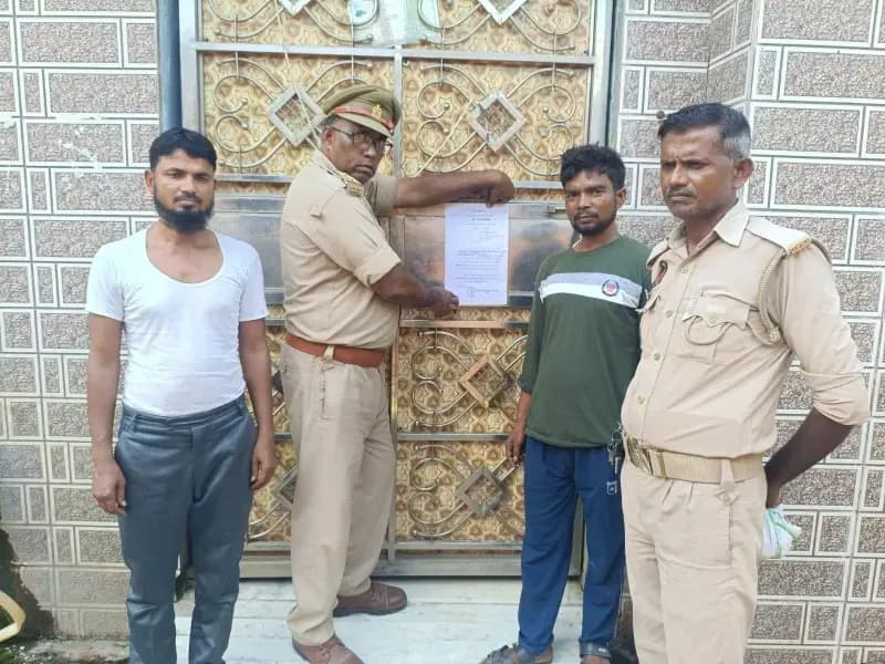 Sonbhadra News: एनडीपीएस एक्ट के आरोपी अनीश अंसारी को नोटिस, सरेंडर नहीं होने पर होगी कुर्की की कार्रवाई, कराई गईं मुनादी
