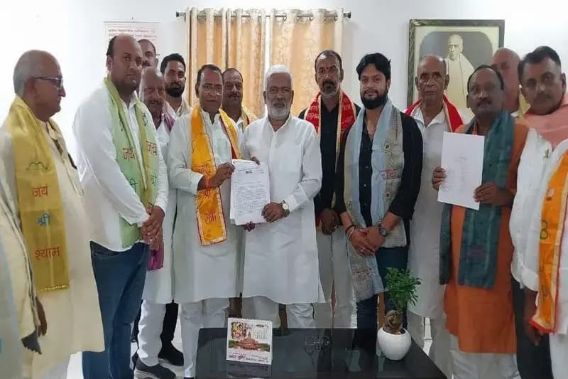 Chandauli News: सिंचाई मंत्री स्वतंत्र देव सिंह से मिला किसानों का प्रतिनिधिमंडल, बताई बाढ़ प्रभावितों की व्यथा.