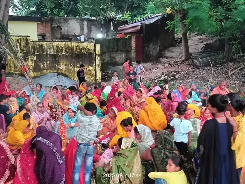 Sonbhadra News: पुत्रों की सलामती व दीर्घायु के लिए माताओं ने रखा जीवित्पुत्रिका निर्जला व्रत.