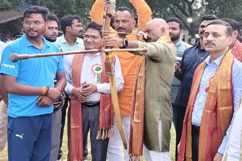 Chandauli News: प्रदेश स्तरीय तीरंदाजी प्रतियोगिता का शुभारंभ, 17 मंडलों की टीमें कर रही हैं शिरकत.