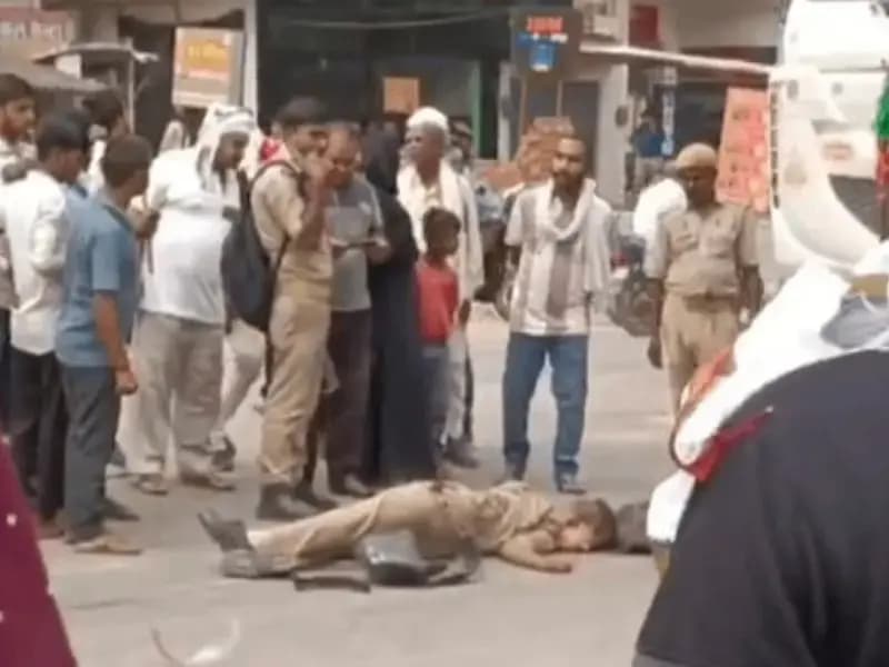Sonbhadra News: हाईवा वाहन ने बाइक को मारी जोरदार टक्कर, होमगार्ड की मौके पर मौत, भागते चालक को लोगों ने पकड़ कर पीटा.