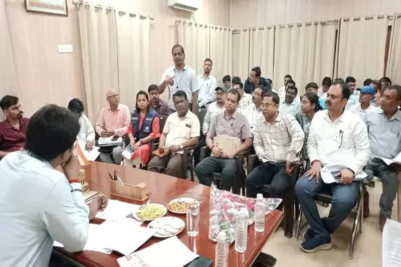 Chandauli News: मुख्य विकास अधिकारी ने नीति आयोग संबंधित पैरामीटर को लेकर कसी मातहतों की नकेल.