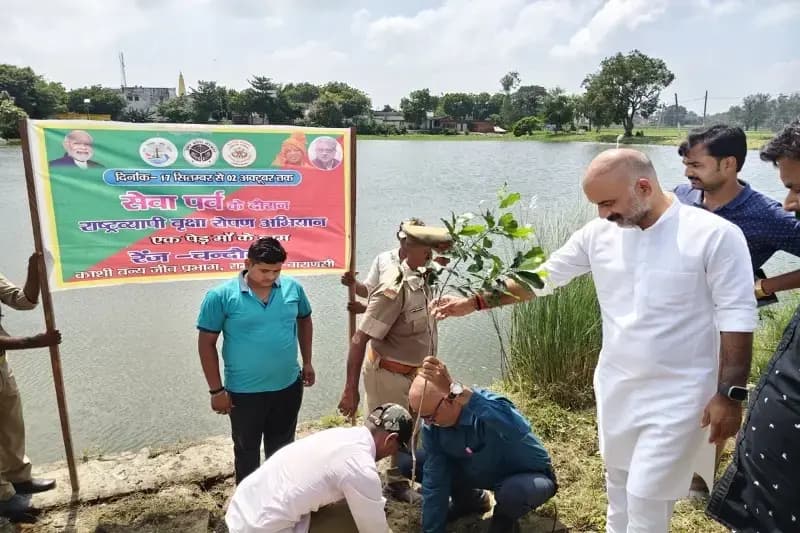 Chandauli News: विधायक सुशील सिंह ने कहा, पर्यावरण को शुद्ध बनाए रखने में पौधरोपण का महत्वपूर्ण योगदान है.