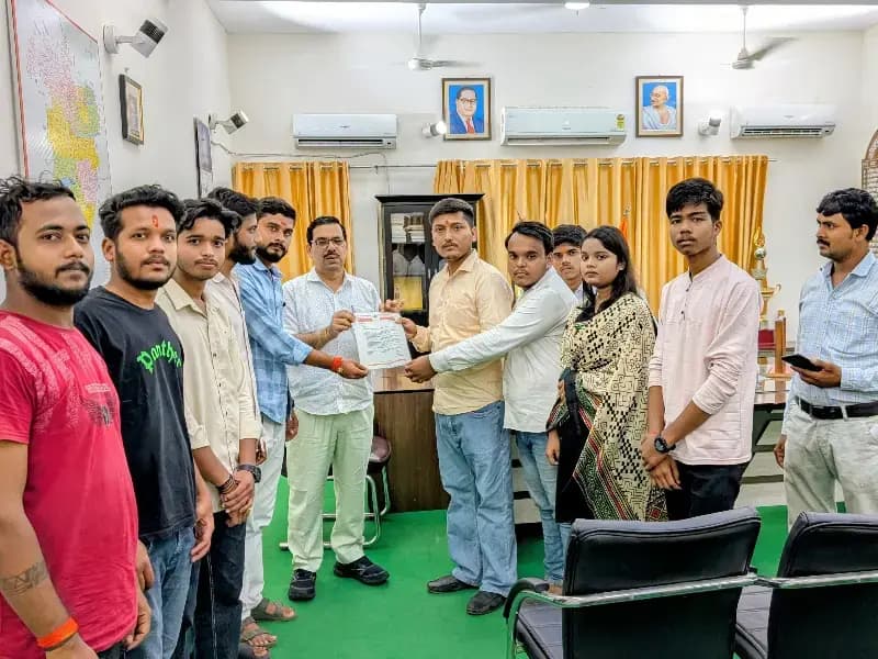 Sonbhadra News: महिंद्रा स्किल सेंटर में फर्जीवाड़ा, छात्रों से अभद्रता के संबंध में जिलाधिकारी को नामित अभाविप ने ज्ञापन सौंपा.