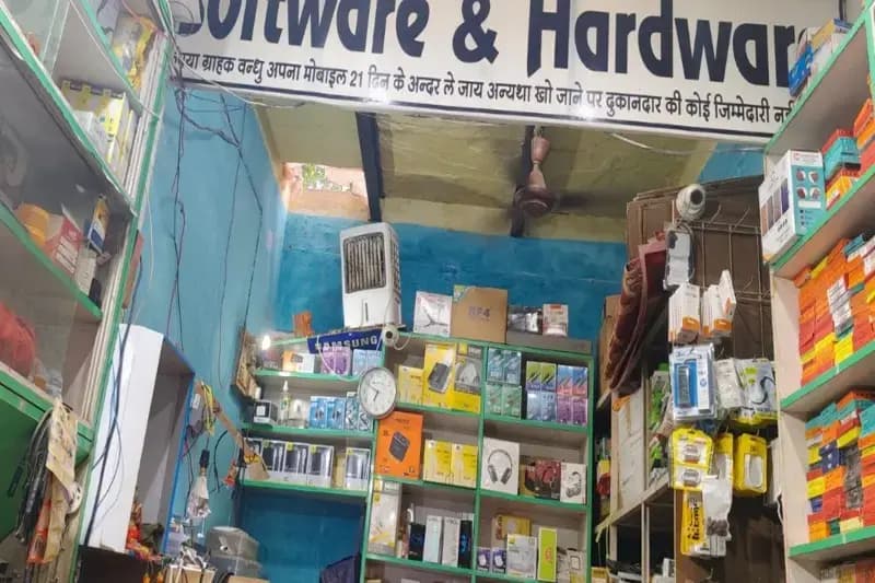 Chandauli News: थाने से चंद कदमों की दूरी पर चोरों ने दो दुकानों को बनाया निशाना, पुलिस की सक्रियता पर उठे सवाल.
