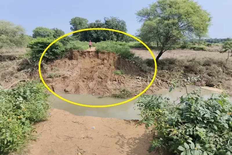 Chandauli News: साइफन टूट कर बहा, सिंचाई होगी प्रभावित, आवागमन भी पूरी तरह ठप्प.