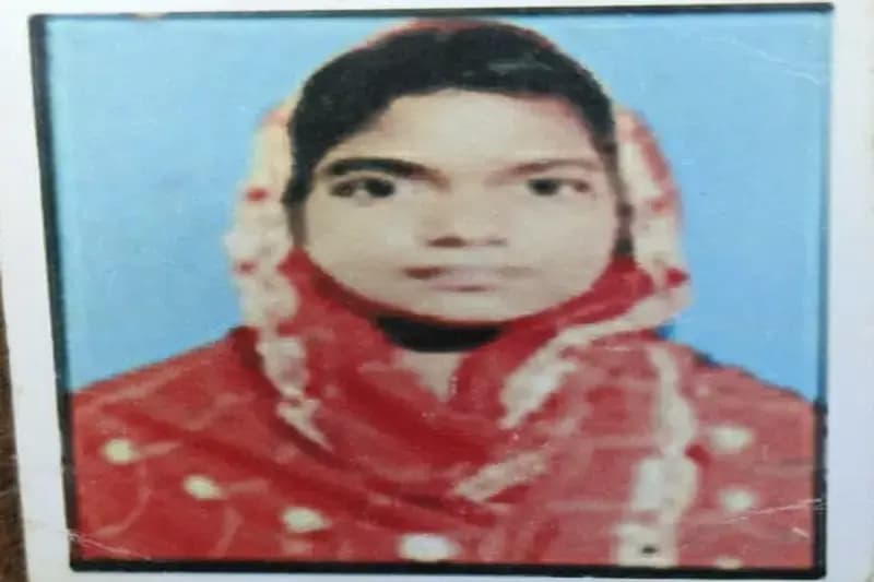 Chandauli News: मंगलवार शाम से लापता विवाहिता का पेड़ से लटकता मिला शव, मचा हड़कंप.