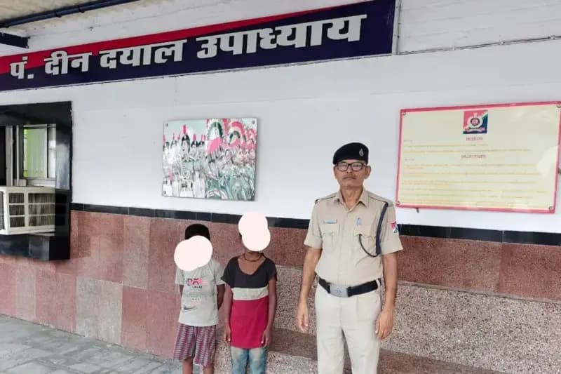 Chandauli News: भटक कर डीडीयू स्टेशन पर पहुंचे बच्चों को किया बरामद.