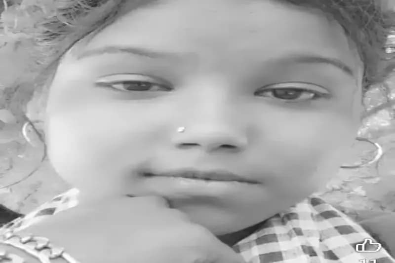 Chandauli News: गंगा में स्नान करते समय डूबने से कोशोरी की मौत, शव की तलाश में जुटे गोताखोर.