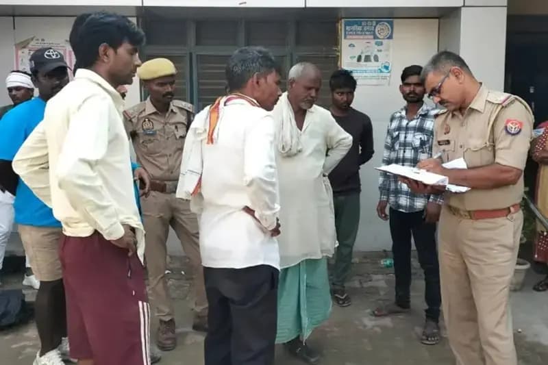 Chandauli News: राशन लेने जा रही बुजुर्ग महिला की ट्रेन की चपेट में आने से मौत.