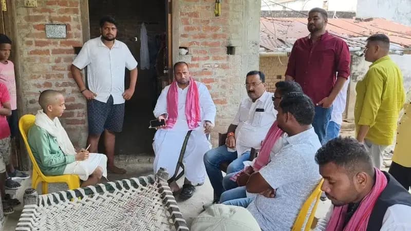 Chandauli News: पूर्व विधायक मनोज सिंह डब्लू ने की पहल, दिवंगत पत्रकार की एक बेटी की शादी और दूसरे की नौकरी की ली जिम्मेदारी.