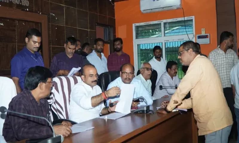 Chandauli News: छठ महापर्व की तैयारियों को लेकर विधायक ने ली बैठक.