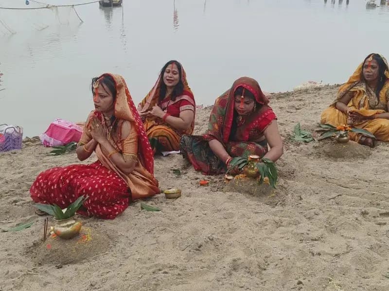 Sonbhadra News: छठ महापर्व का दूसरा दिन 'खरना' आज, 36 घंटे का निर्जला व्रत की शुरुआत.