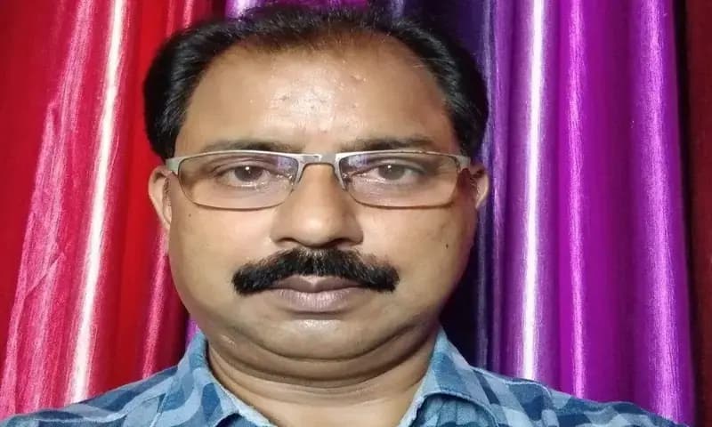 Chandauli News: सड़क दुर्घटना में कलेक्ट्रेट प्रशासनिक अधिकारी की मौत, ड्यूटी से घर जाते समय नेशनल हाईवे 19 पर हुआ हादसा.