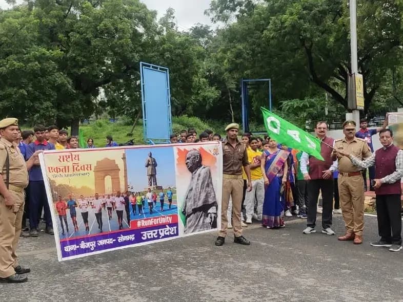 Sonbhadra News: सरदार पटेल देश की एकता के सूत्रधार थे- थाना प्रभारी नरेंद्र कुमार सिंह.