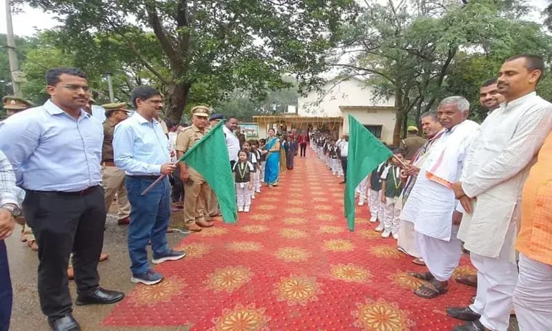 Chandauli News: सुप्रसिद्ध राजदरी जलप्रपात चन्द्रप्रभा सेंचुरी एरिया से ईको पर्यटन अभियान का शुभारंभ.