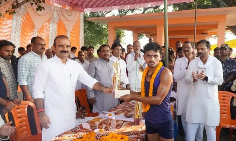 Chandauli News: विधायक सुशील सिंह ने कहा, खेल शारीरिक और मानसिक रूप से स्वस्थ बनाता.