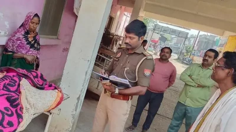 Sonbhadra News: खाना बनाते समय अचानक लकड़ी के चूल्हे में गिरी महिला की मौत, परिजनों में मचा कोहराम.