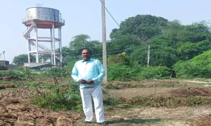 Chandauli News: ग्रामसभा की जमीन पर फर्जी कब्जे का आरोप, मौजूदा प्रधान ने पूर्व प्रधान के खिलाफ जिलाधिकारी से की शिकायत.