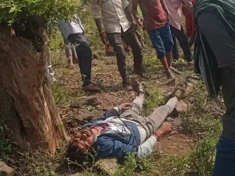 Sonbhadra News: संदिग्ध हालात में युवक की मौत, परिजनों ने लगाया हत्या का आरोप.