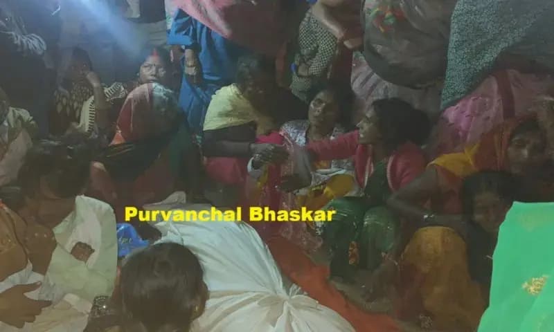 Chandauli News: कार्तिक पूर्णिमा को दो पट्टीदारों में हुई मारपीट में घायल युवक की इलाज के दौरान मौत, आक्रोशित परिजनों ने किया हंगामा.