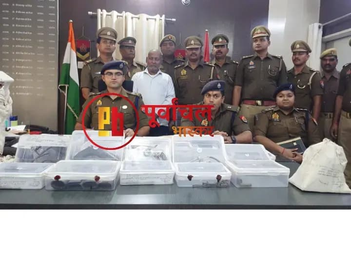 Chandauli News: अवैध असलहा फैक्ट्री का भंडाफोड़, तीन तमंचा, खोखा कारतूस और उपकरण बरामद.