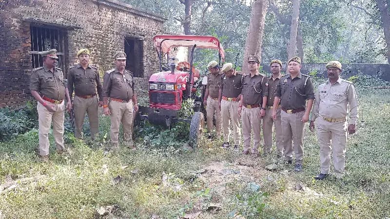 Chandauli News: जंगल की जमीन जोत रहे अतिक्रमणकारियों पर वन विभाग की कार्यवाई, ट्रैक्टर सीज, पांच पर एफआईआर