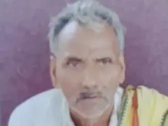 Sonbhadra News: जमीन विवाद में बेटे-बहू ने कुल्हाड़ी से पिता पर किया जानलेवा हमला, 70 वर्षीय वृद्ध की अस्पताल ले जाते समय मौत.